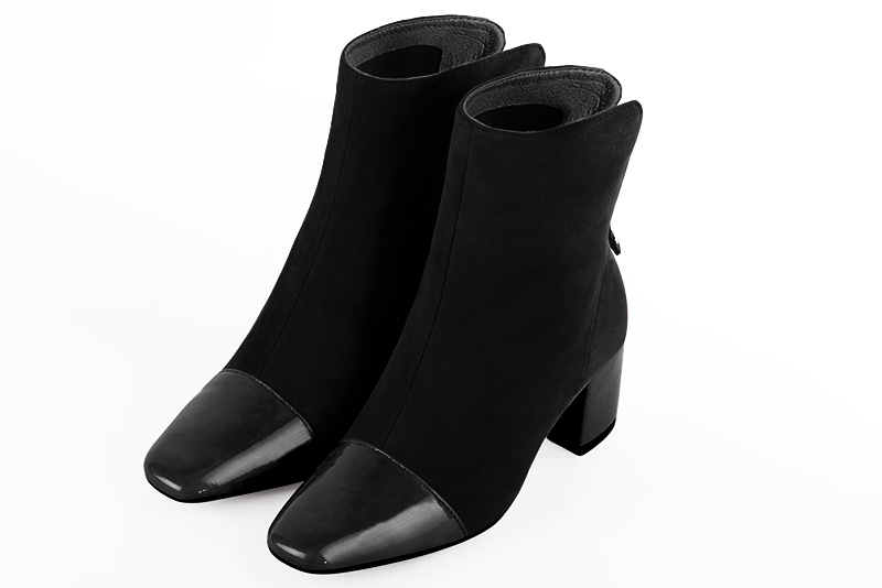 Gloss black women's ankle boots with a zip at the back. Square toe. Medium block heels. Front view - Florence KOOIJMAN